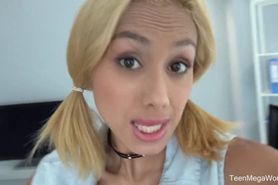 Beauty-Angels.com - Veronica Leal - Blonde with a camera