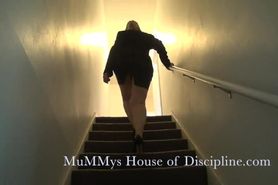 Peeking Up MuMMy's skirt while she walks up stairs - UpSkirt