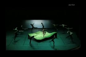 Contemporary dance stripped on stage OON
