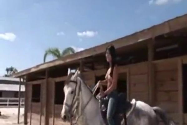 600px x 400px - My naked asian girlfriend riding horse - TNAFlix Porn Videos