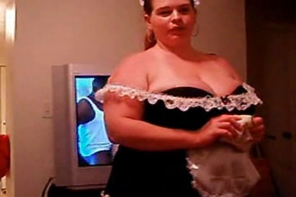 600px x 400px - BBW shows off French maid outfit and sucks cock