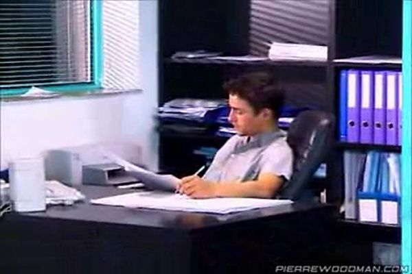 600px x 400px - Hungarian cutie enjoys DP in the office - TNAFlix Porn Videos