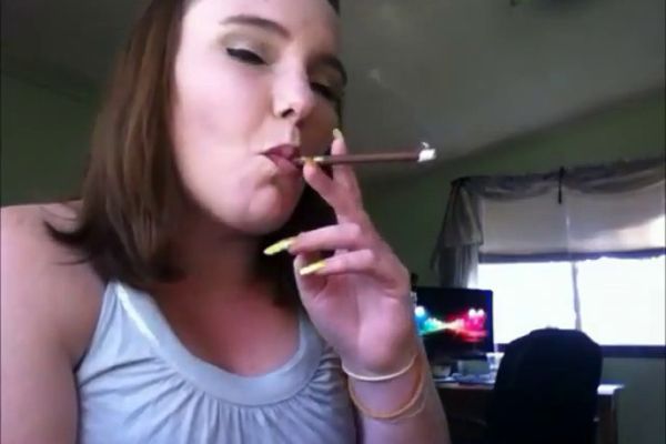 600px x 400px - Angel - Retro Smoke / BBW redhead smokes More 120's with ...