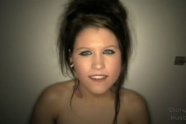 spermu-glotayut-devushki-cherez-dirku-kurgan-vip-dosug-devushki