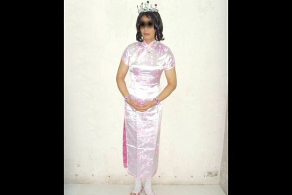 Hong Kong lesbian ladyboy Shirley loves wearing Chinese ...