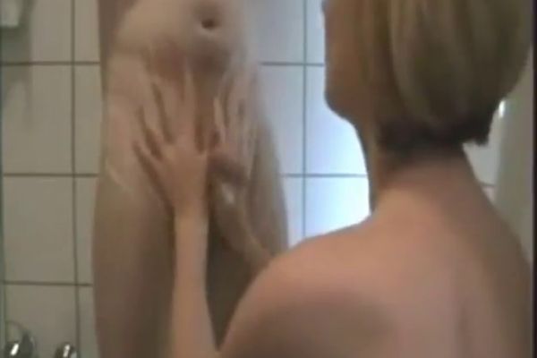blonde girl giving blowjob an handjob in shower in homemade ...