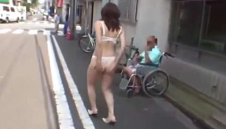 Japanese Woman Strips Naked on Street Full of pic