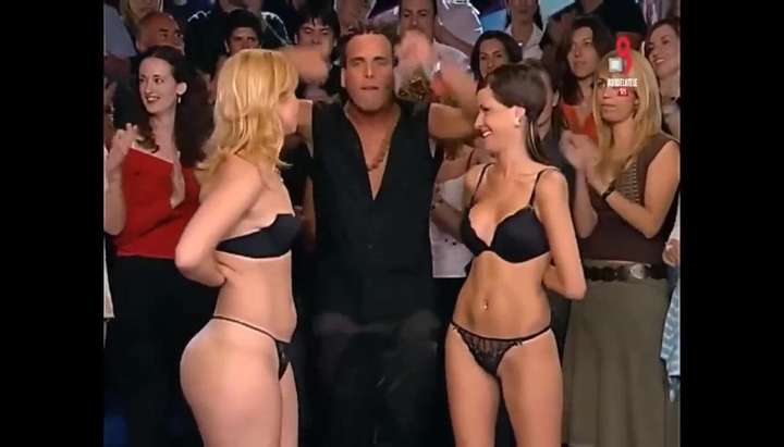 Strip Tv - Spanish TV show Vitamina N - Strip game with nude girl and boy - Tnaflix.com