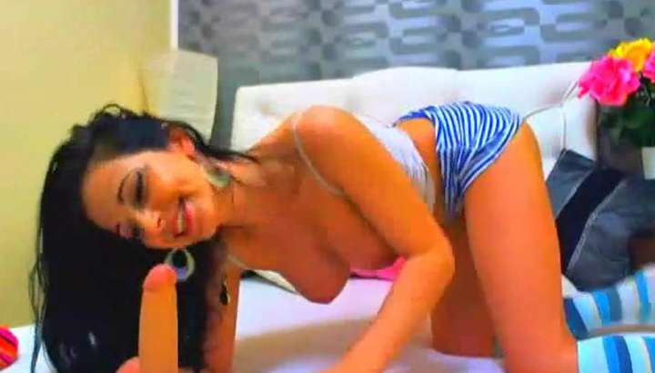 Latina Chicks Dildos - Cam No Sound: Latina girl playing with a dildo on a bed - video 1 TNAFlix  Porn Videos