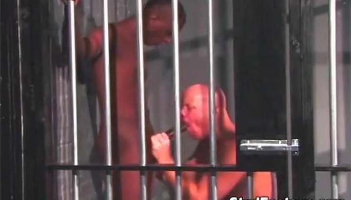 STUD FOOTAGE - Interracial gay sex in a prison cell Porn Video - Tnaflix.com