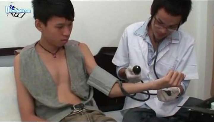 Asian Gay Porn Doctor - DOCTORTWINK - The Gay Porn Doctor Treating A Skinny Asian Boy - Tnaflix.com