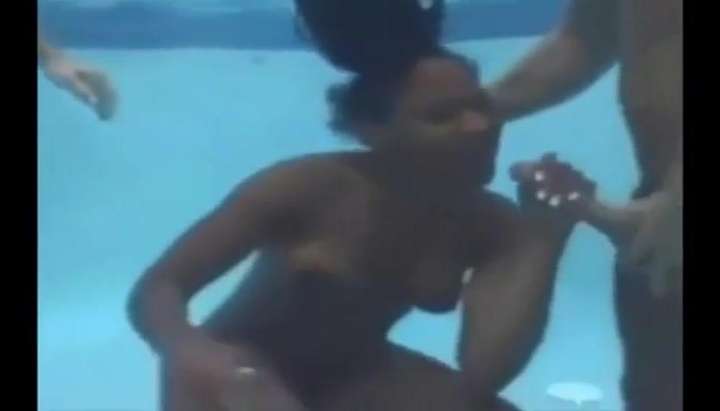720px x 411px - black woman sucking 2 cocks underwater - Tnaflix.com