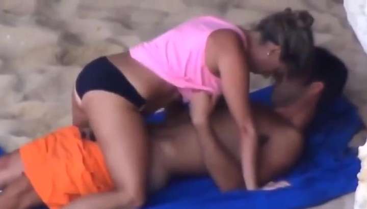 Busted Amateur - VOYEUR BEACH SPY BUSTED - Tnaflix.com