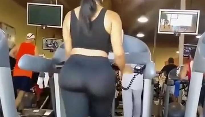 720px x 411px - Big ass woman in tight sports pants at gym TNAFlix Porn Videos
