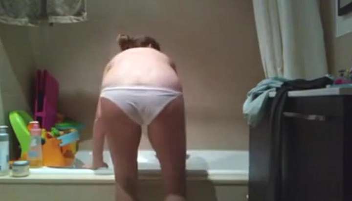 Wife Caught Naked - Wife caught nude in bathroom - Tnaflix.com