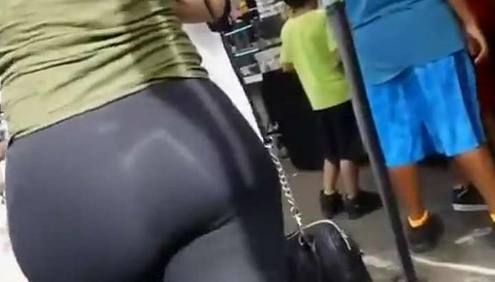 Big ass woman in black leggings - Tnaflix.com