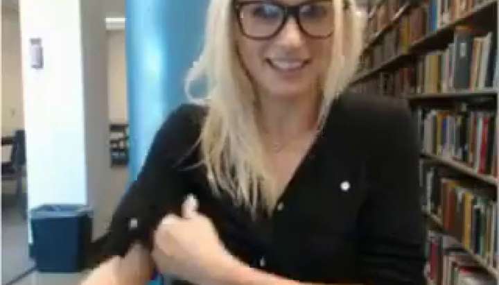Cam Girl Nude In Library - Library Cam Girl gets Caught Porn Video - Tnaflix.com