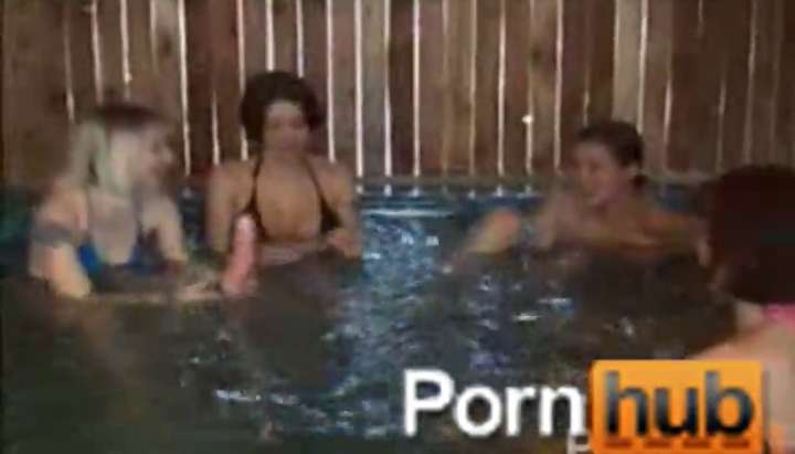Lesbian Heaven in the pool - Tnaflix.com