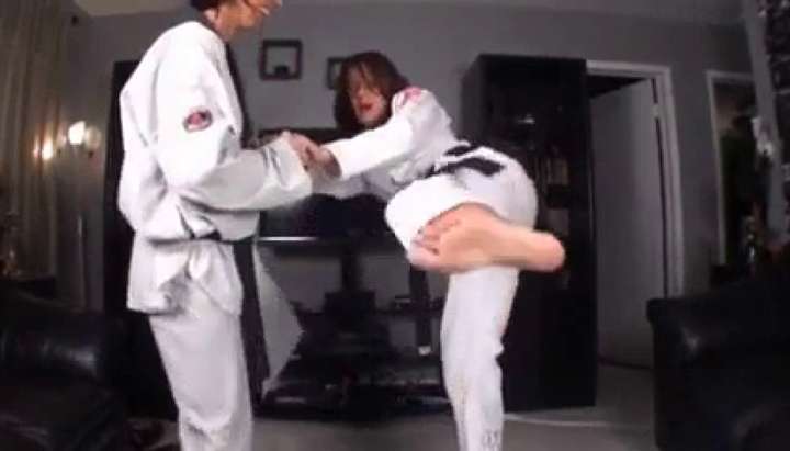 Taekwondo Player Sex Hd Video - FTF Ã¢â‚¬â€œ footjob at a karate training session - Tnaflix.com