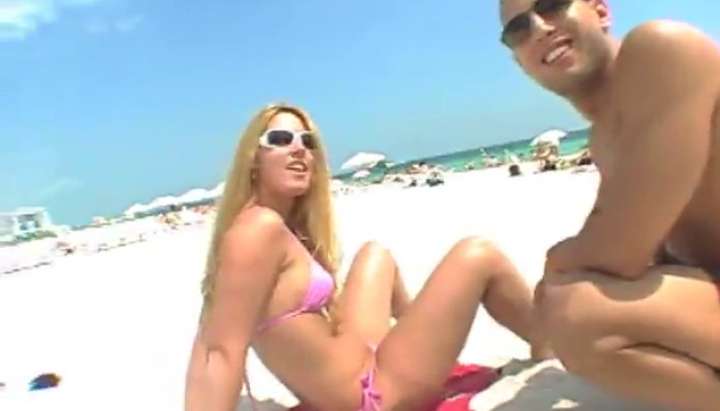 Latin Girl Fucked On Beach - Blonde Latin girl picked up from the beach gets her pussy fucked -  Tnaflix.com