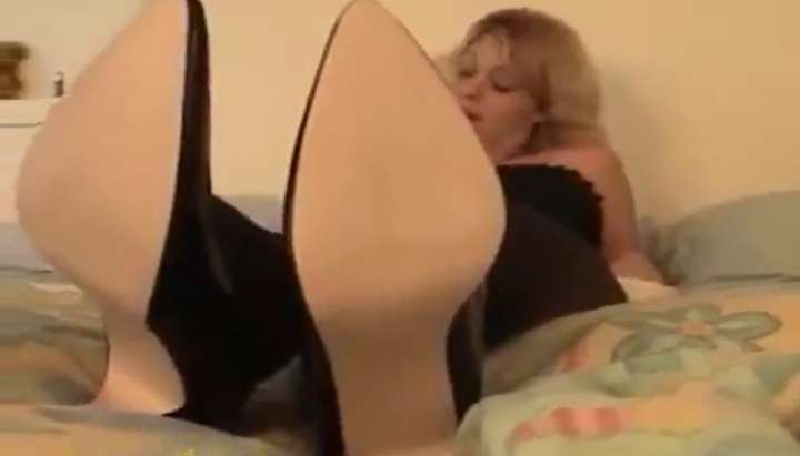 Big Nylon Feet - Big Nylon Smelly Feet TNAFlix Porn Videos