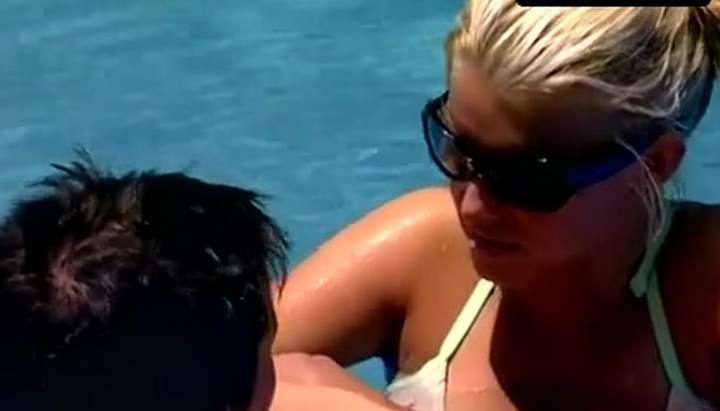 Jessica Simpson Bikini Scene In Newlyweds Nick And Jessica Tnaflix Porn Videos