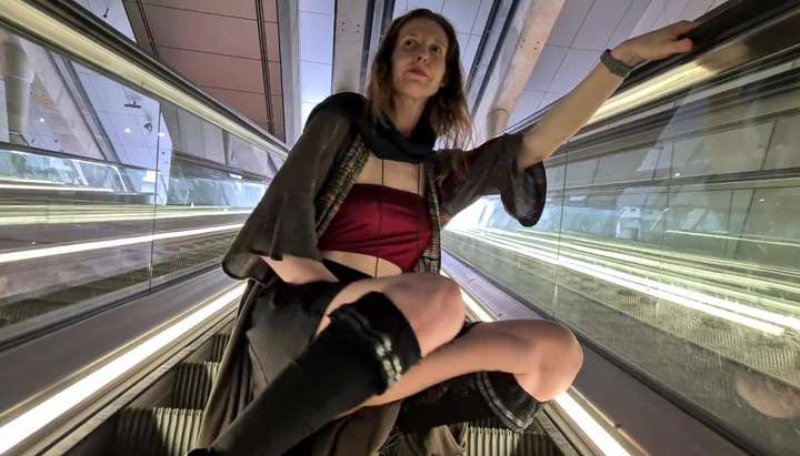 Amsterdam Underground Porn - First-time voyeur plays with her pussy in an Amsterdam Metro Station  TNAFlix Porn Videos