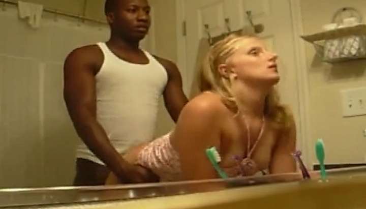Great interracial sex in bathroom - Tnaflix.com