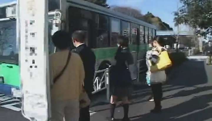 720px x 411px - Le bus Ã©tait si chaud - bus japonais 8 - passeurs chauds !! - Tnaflix.com