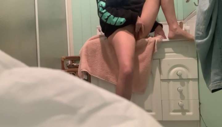 Hidden camera catches room mate masturbating in the bathroom - Tnaflix.com