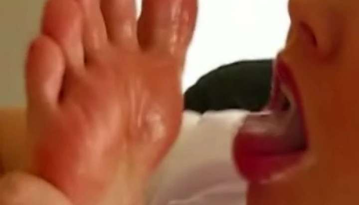 Cum Tastes Better On Toes - Tnaflix.com