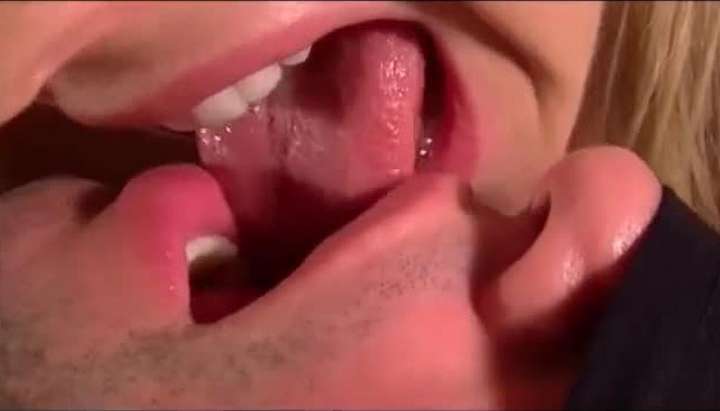 close up tongue kissing - Tnaflix.com