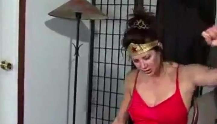 Wonder Woman beaten and defeated - Tnaflix.com