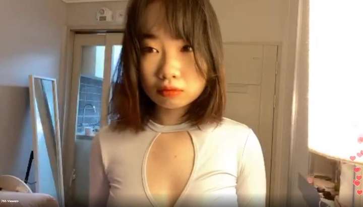 720px x 411px - Periscope Korean girl's tits fall out while dancing and changing. -  Tnaflix.com