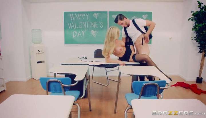 Valentine Day Special Pron In Classroom Hd - Bigtitsatschool Brandi Love Desperate For V Day Cock - Tnaflix.com
