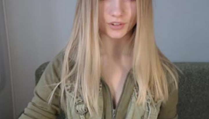 Web Cam Tit Flash - Hot Blonde Teen Flashes Tits On Webcam - Tnaflix.com