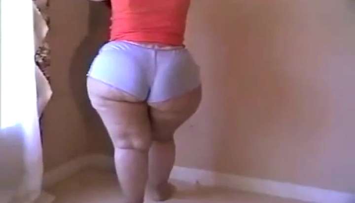 Chubby Show Ass - BBW showing her big ass - Tnaflix.com