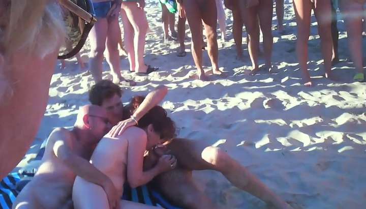 Wild Beach Blowjob - couple fucks at the beach, soon there's a crowd watching and fucking -  Tnaflix.com