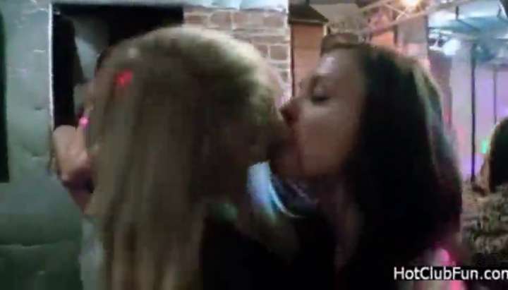 Hot Lesbian Girls Making Out - College Girls Kissing And Exposing their Hot Bodies - Tnaflix.com, page=3