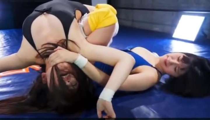 Cute japanese girls wrestling - Tnaflix.com