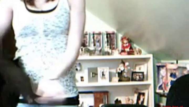 720px x 411px - Amateur teen does quick strip for webcam - video 1 - Tnaflix.com