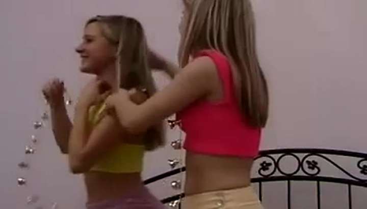 Twin Teen Lesbos - teenage lesbian twins strip off and fuck each other - Tnaflix.com