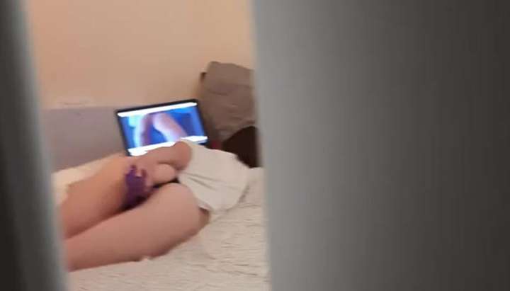 Caught Her Watching Porn - Spying on step sister. Caught her watching porn and playing with her wet  pussy. - Tnaflix.com, page=2