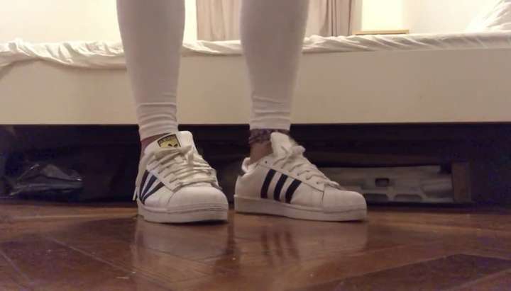 720px x 411px - Ankle Socks, White Leggings and Sneakers with Bracelets - Tnaflix.com