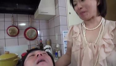 The Sniffing Bewitching Beauty sniffing japanese armpit japanese ...