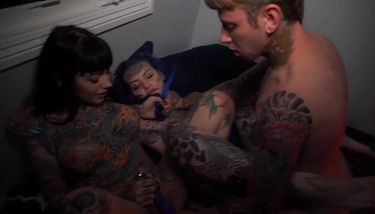 Tigerlillysuicide - Heavily Tattooed FFM Threesome 15 Min TNAFlix ...
