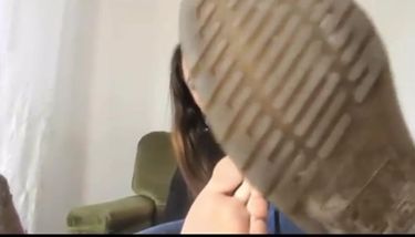 Al servizio della divina puzza di una bella ragazza giovine ...