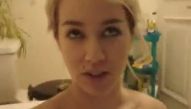 X-Factor Babe Vicky Coco Lloyd Playing Naked In Her Bath TNAFlix ...