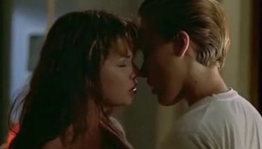 Michelle Williams & Chloe Sevigny in If These Walls Could Talk 2 ...