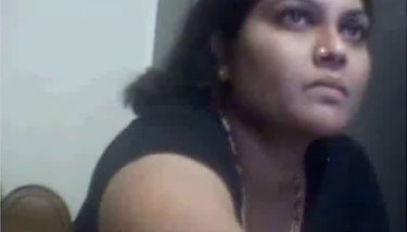 Desi aunty Nude on Webcam Showing her Big BOobs & Pussy Mms ...